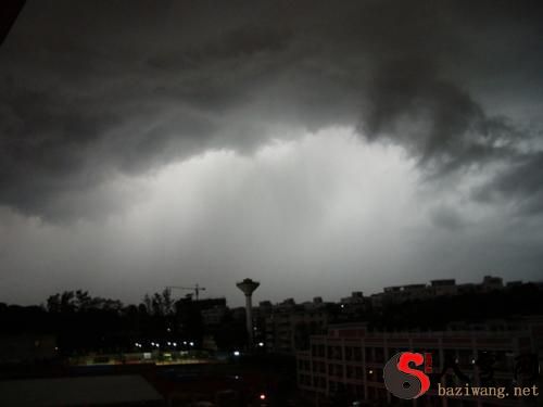 梦见暴风雨来了