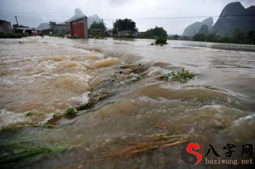 梦到发洪水挡住去路